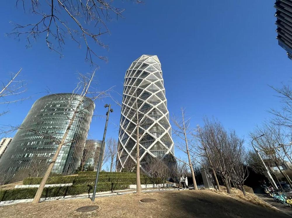 保利国际广场外观图1